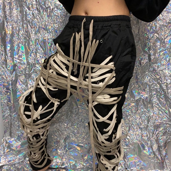 Laced up joggers - Picture 2 of 4